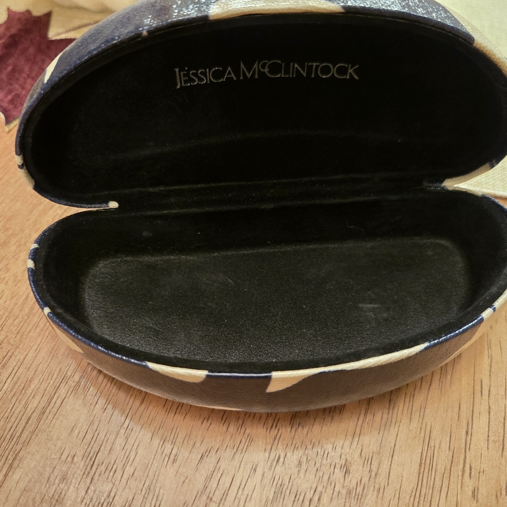 Dolphin sunglass case - Picture 3 of 4